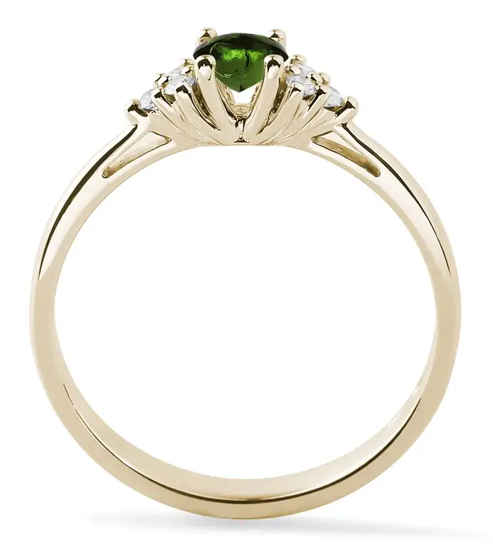 Zlatý prstýnek se zeleným kamenem