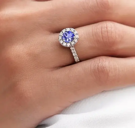 Luxusní tanzanitový prsten s brilianty