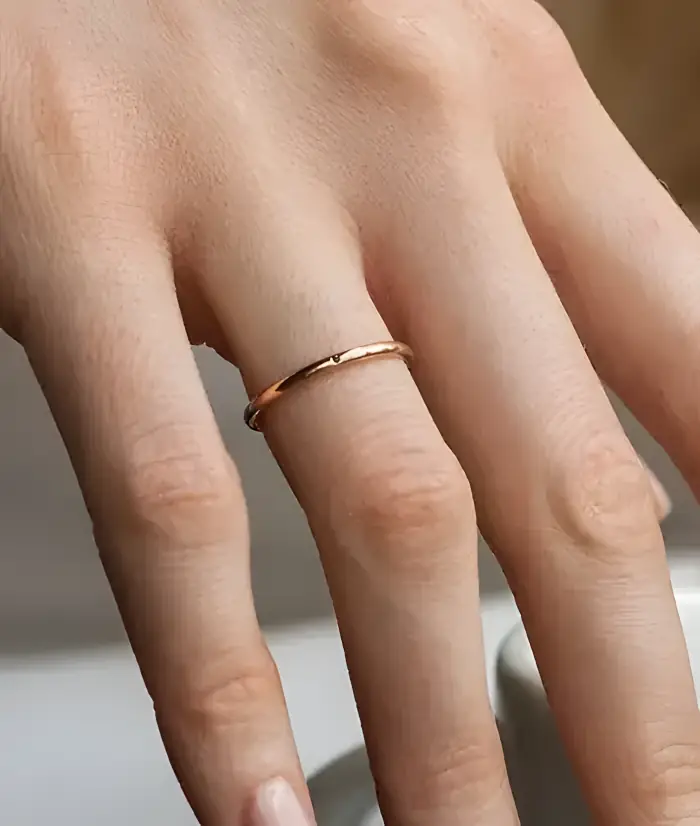 Minimalistický lesklý prsten z růžového zlata
