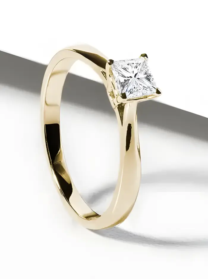 Diamantový prsten princezna ze žlutého zlata