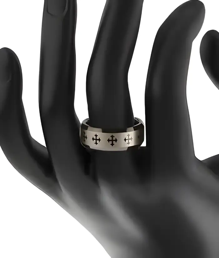 Stříbrno černý wolframový prsten kříž