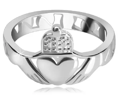 Ozdobně vyřezávaný stříbrný prsten srdce s korunkou