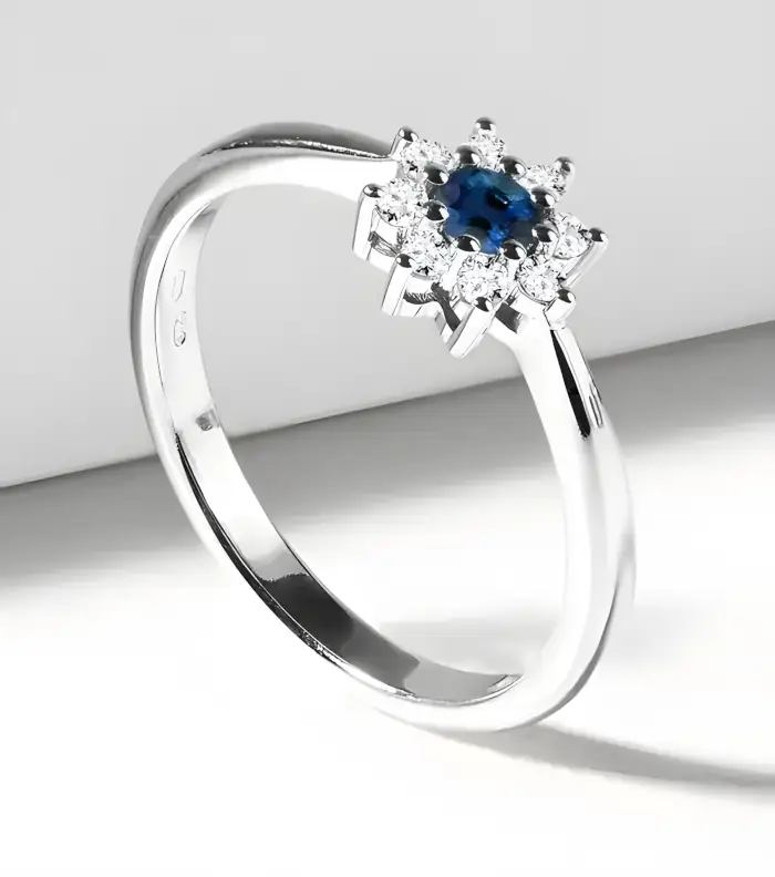 Zásnubní prsten kytička s modrým safírem