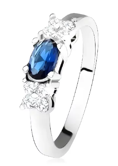 Stříbrný prsten s velkým oválným modrým a osmi menšími čirými zirkony