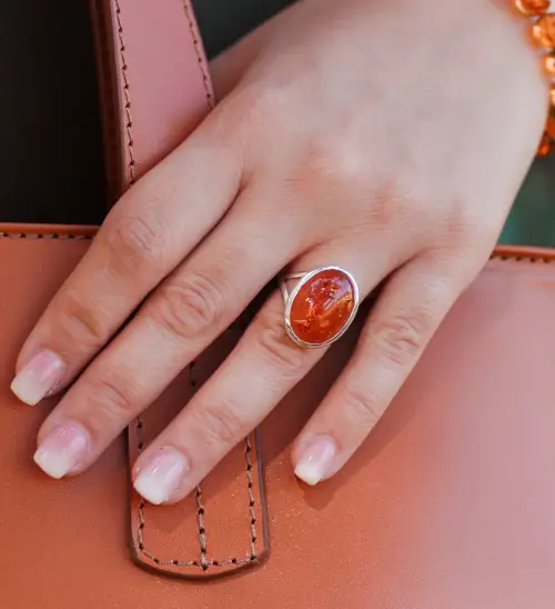 Vintage stříbrný prsten s jantarem oranžové barvy