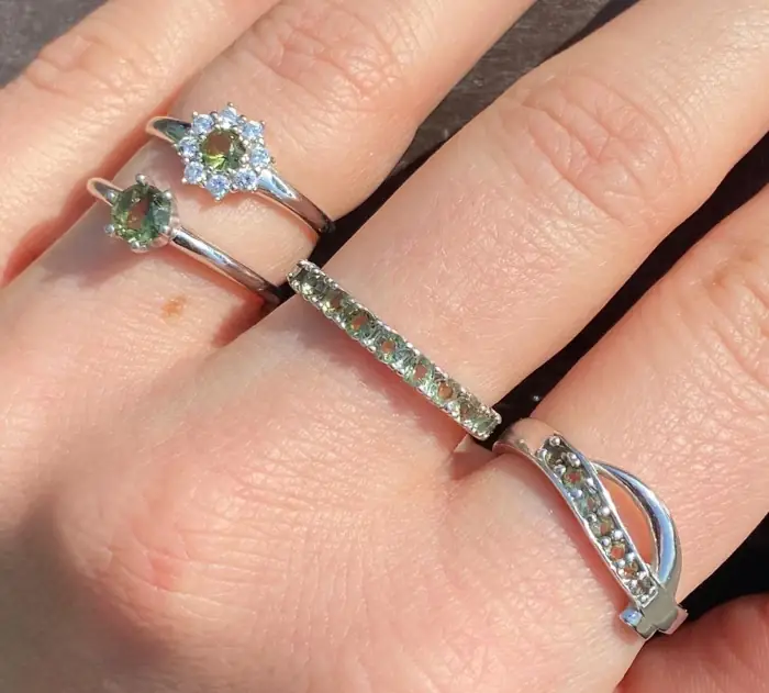 Dámské stříbrné prsteny s vltavíny
