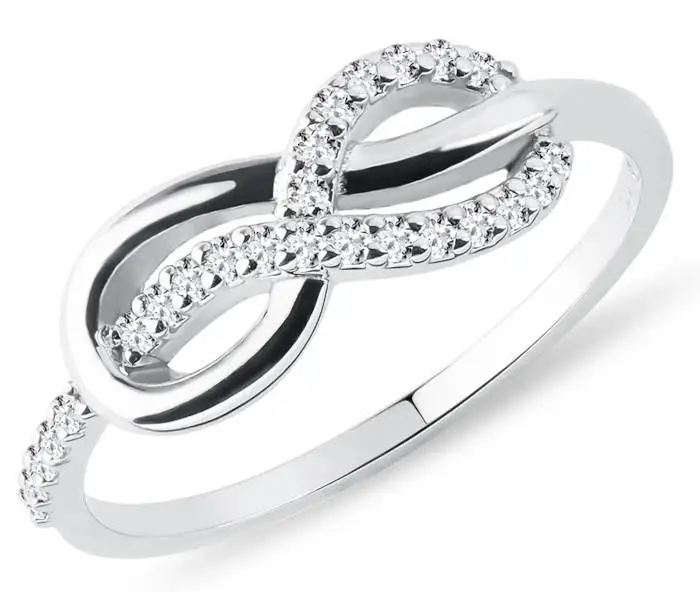 Symbol věčného spojení: Diamantový zásnubní prstýnek Infinity nekonečno z bílého zlata