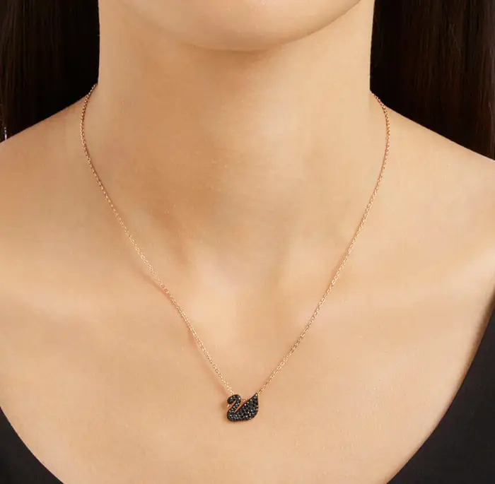 Swarovski náhrdelník labuť s černými krystaly