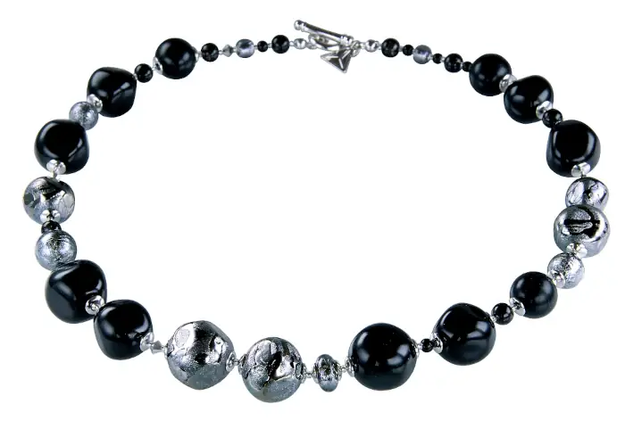 Náhrdelní z černých a stříbrných perel Lampglas
