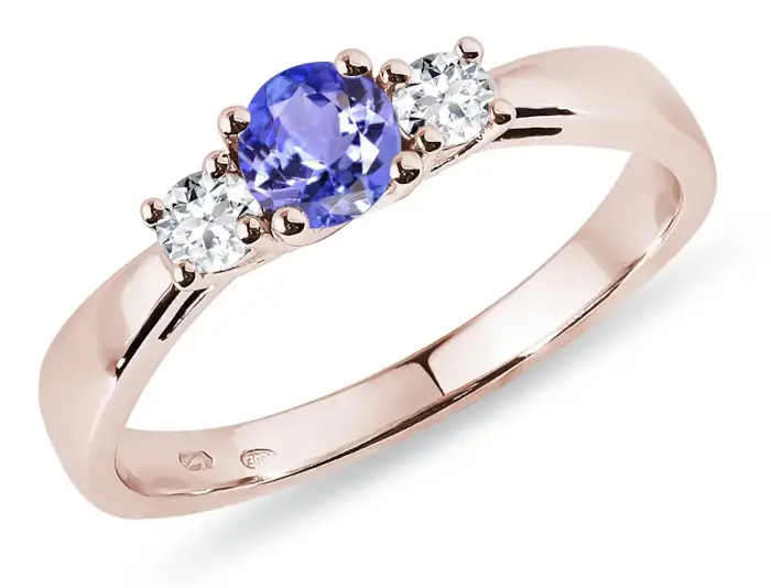 Růžové zlato a modrý tanzanit s diamanty. Zásnubní a snubní prsten v jednom