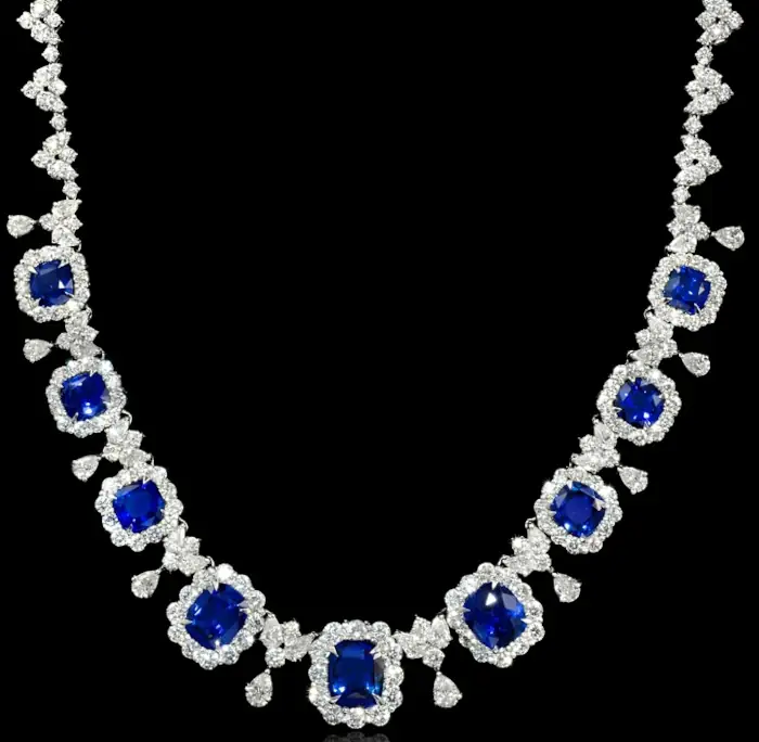 Luxusní náhrdelník se safíry diamanty