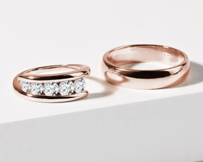 Luxusní sada snubních prstenů z růžového zlata s diamanty