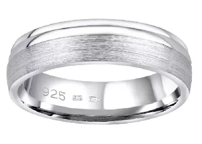 Dostupná elegance v podobě stříbrného snubního prstenu