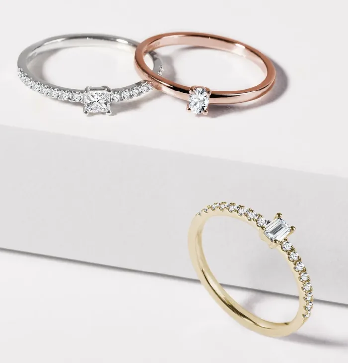 Luxusní zlaté zásnubní prsteny různých barev