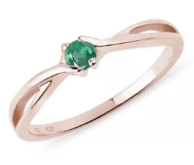 Romantický smaragdový zásnubní prstýnek z růžového zlata