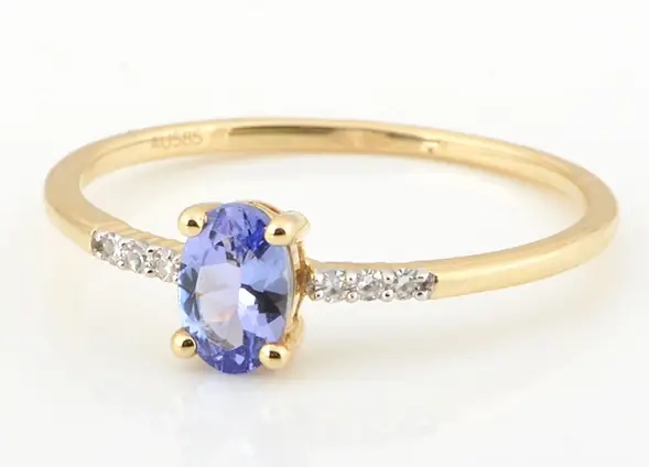 Zlatý zásnubní prstýnek s modrým kamenem