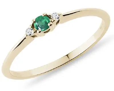 Zářivý zásnubní prstýnek se smaragdem a diamanty - Symbol věčné lásky