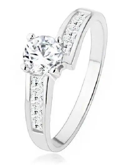 Luxus ve své nejjemnější formě, levný stříbrný zásnubní prsten se zirkony