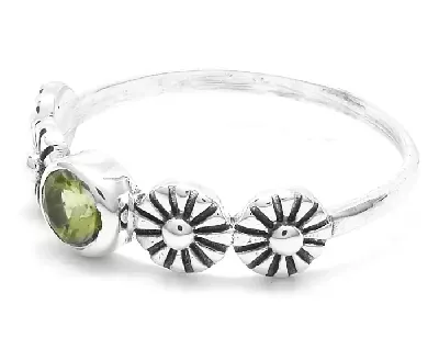 Květinový stříbrný prsten s olivínem
