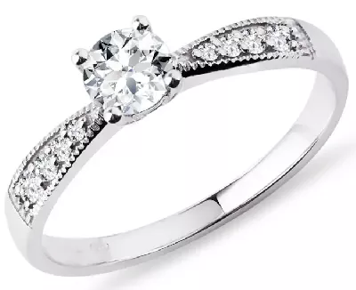 Diamantový zásnubní prsten v bílém zlatě. Prsten, který odhaluje jedinečnost vaší lásky