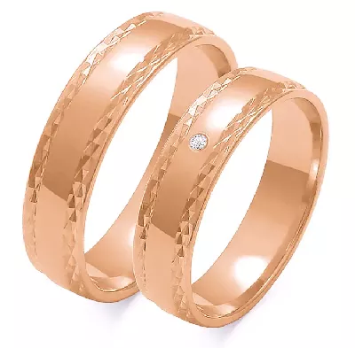 Zlatý dámský snubní prsten s gravirováním