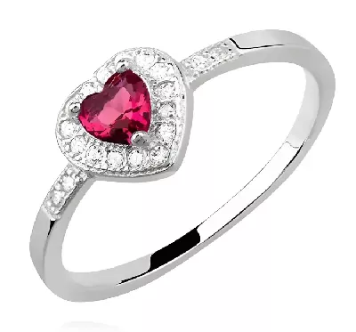 Zásnubní prsten červené srdce ve stříbru. Symbol vášně, co věčnost slibuje