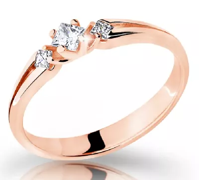 Půvabný třpytivý prsten z růžového zlata, dekorovaný krásnými čirými zirkony